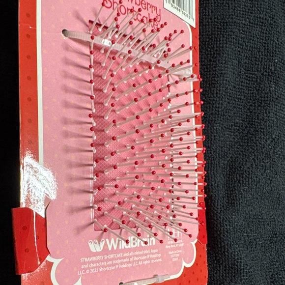 Strawberry Shortcake Pink Detangler Brush - Picture 4 of 6